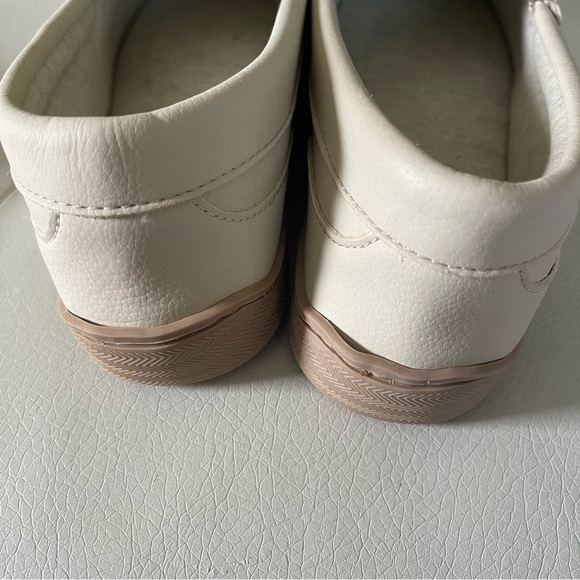 MY SLIPPERS Womens Moccasin Beige size 8 wide these are new - Picture 4 of 10